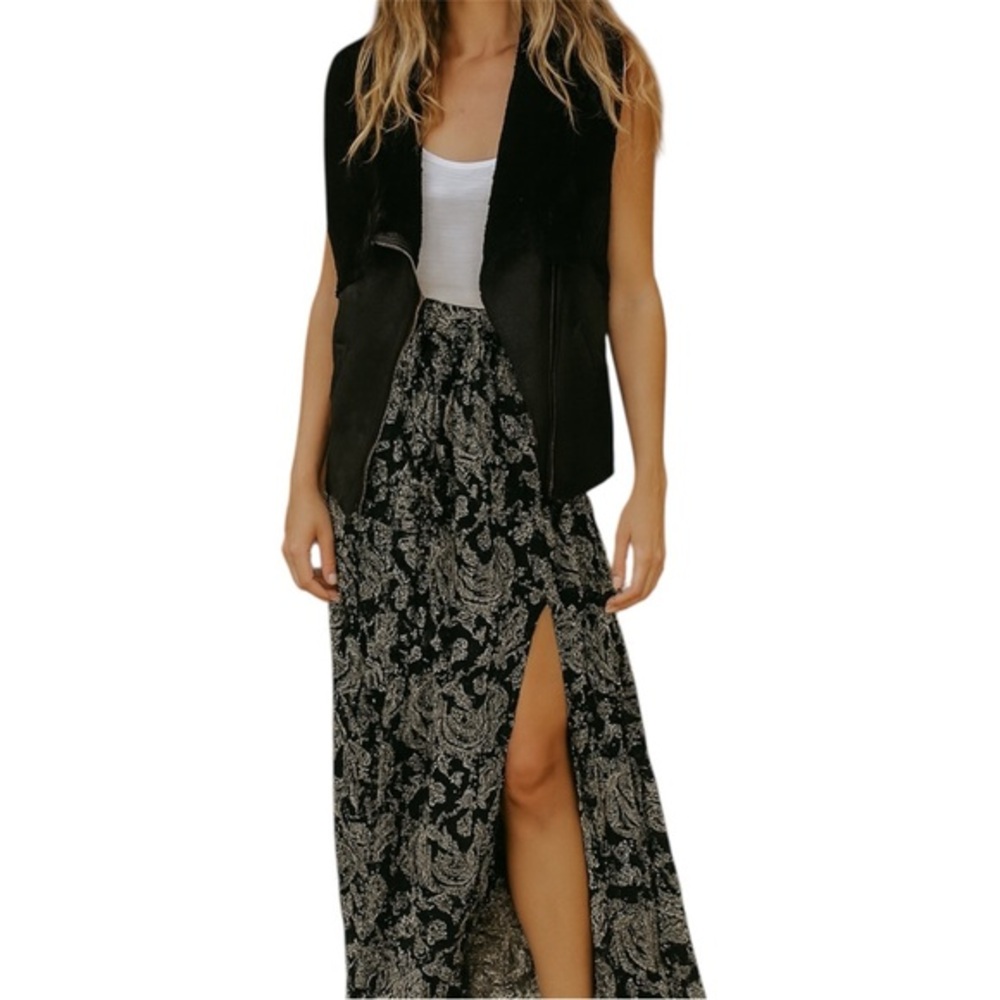 CUPCAKES AND CASHMERE | Faux Suede Fur Zip Front Vest boho Neutral Black (S)